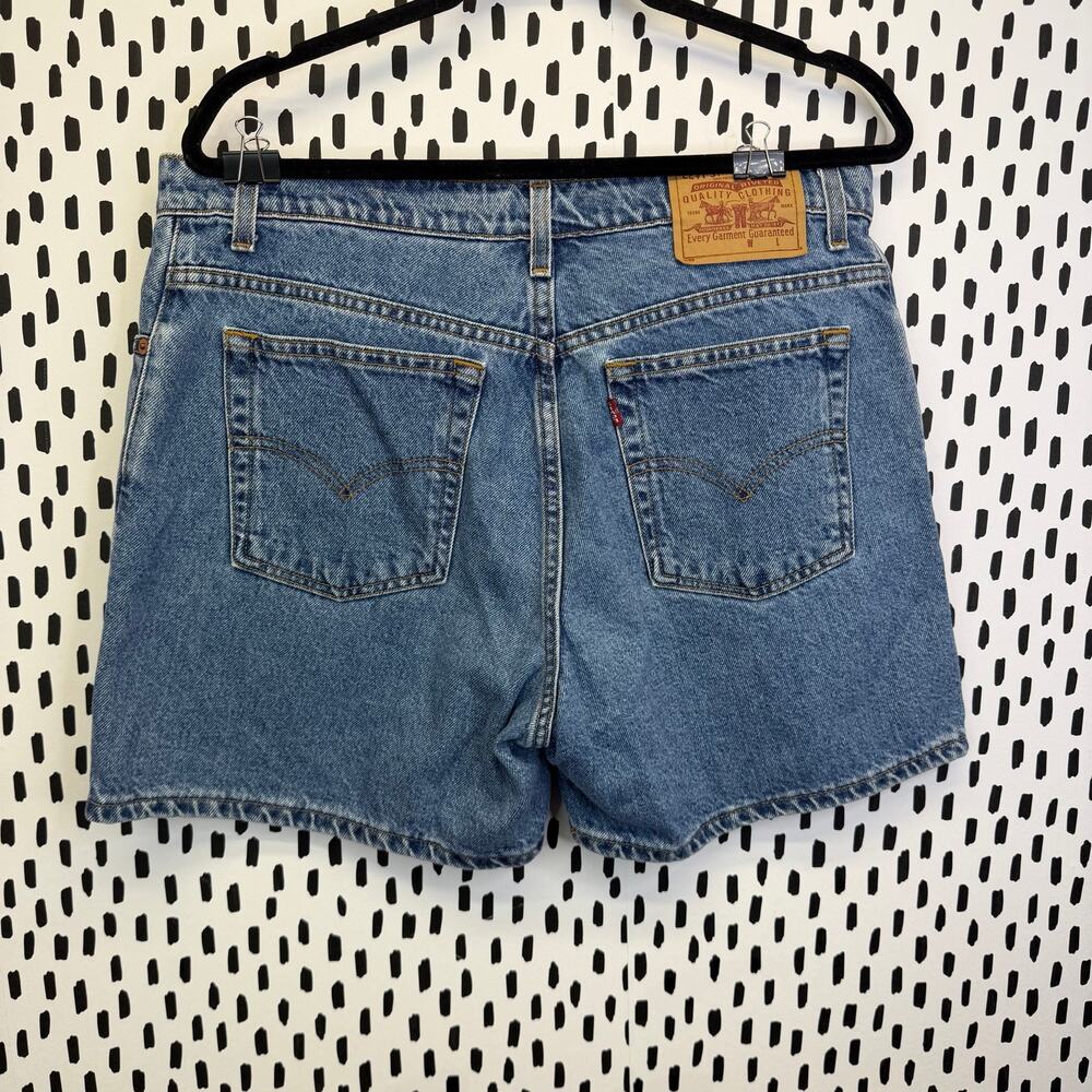 Vintage Y2K Levi's Denim Shorts med Wash Women’s 14R Jorts Cotton 5” Inseam - Picture 3 of 7